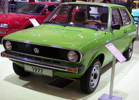 1200px-VW_Polo_LS_I_1977_green_vl_TCE