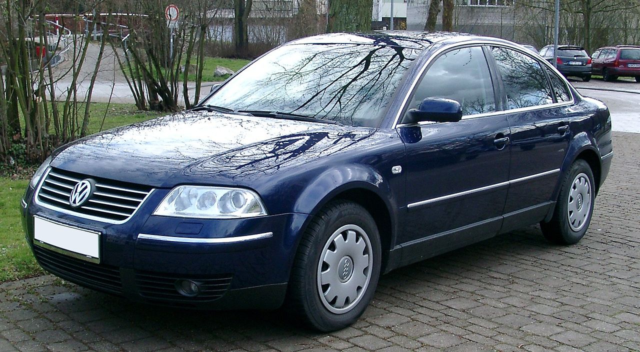 Volkswagen_Passat_B5_front_20070323